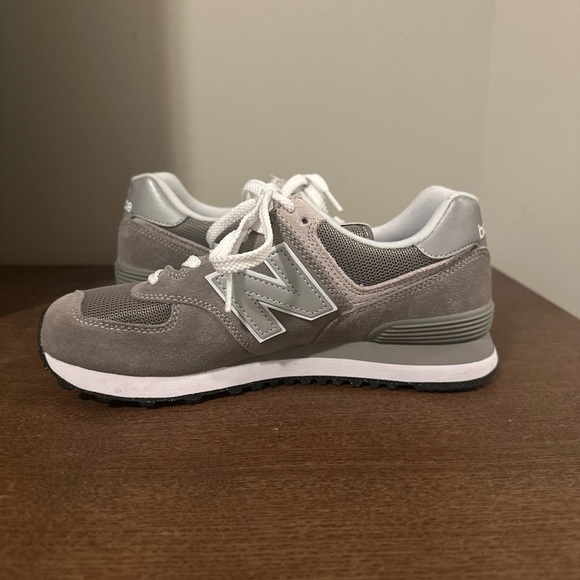 Women’s New Balance 574, Grey and White, Size US 8 - Picture 13 of 17